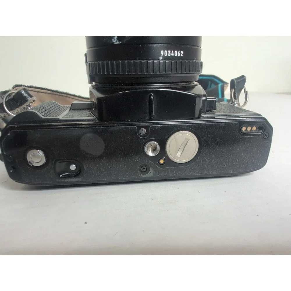Minolta X-700 35mm Film SLR Camera Kit with 28mm Lens